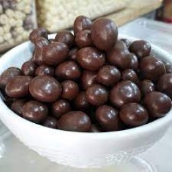 AMENDOIM DRAGEADO NO CHOCOLATE AO LEITE AMENDOIM DRAGEADO NO CHOCOLATE AO LEITE